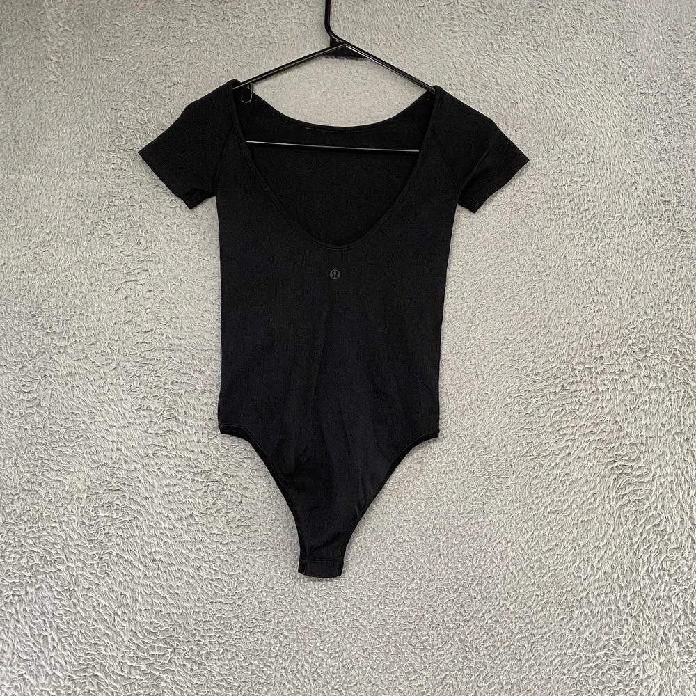 Lululemon Bodysuit Womens 2 / XS Seek Simplicity Short‎ Sleeve Low Back Ribbed